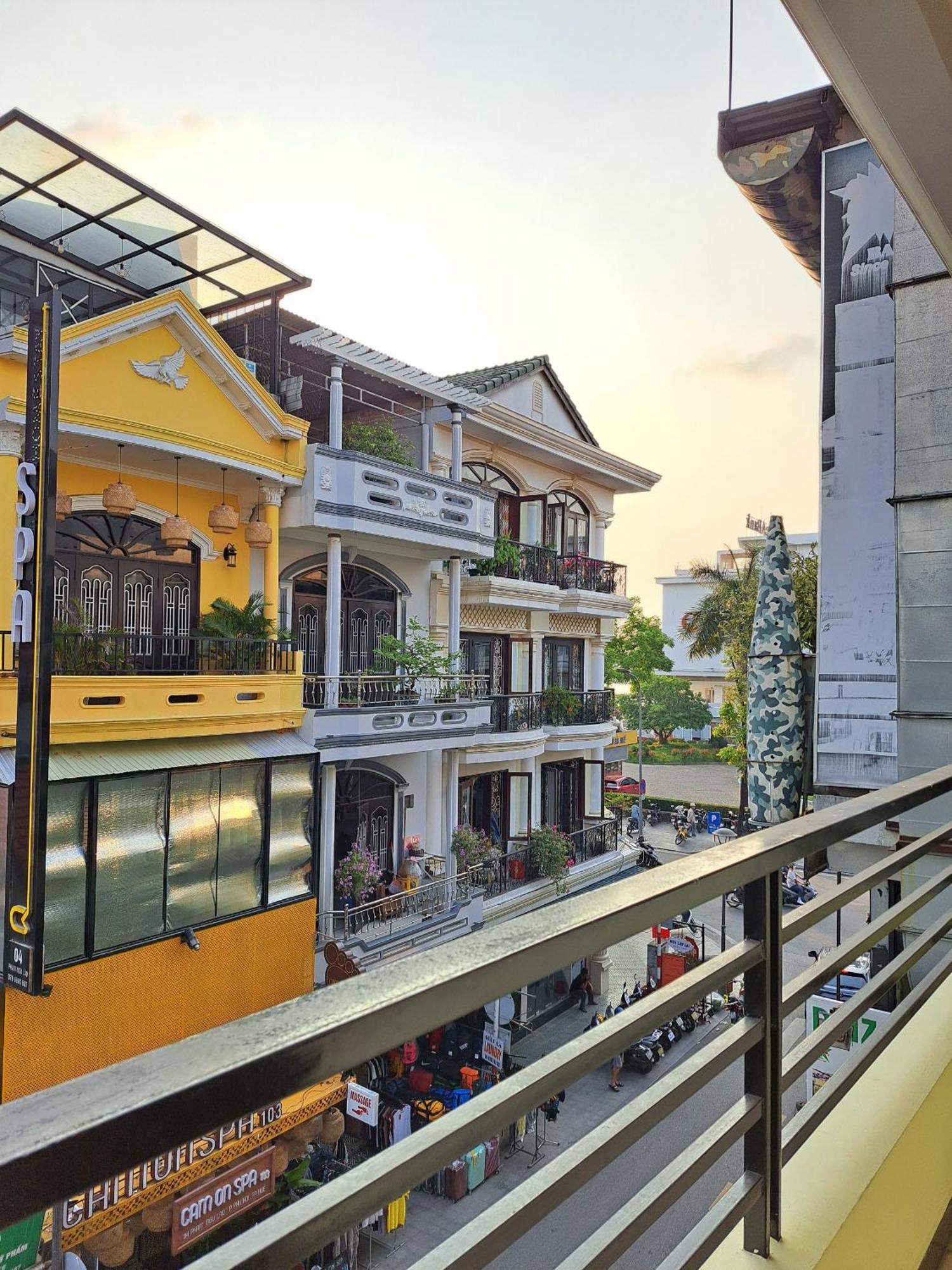 Dmz Hostel Hue Bagian luar foto